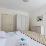 Apartment Zevs *